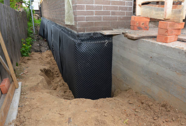 Happy homeowners after waterproofing job in Dola